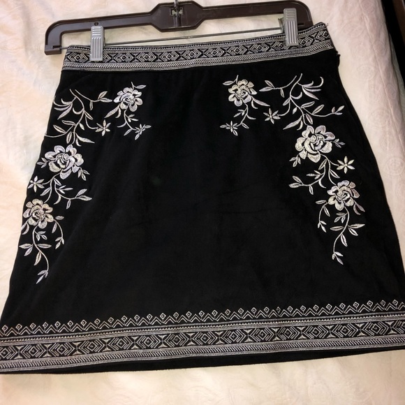 Floral Mini Skirt - Picture 2 of 2